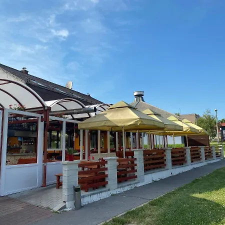 Kiskakas Etterem Guest house *
