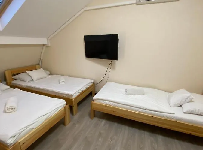 Kiskakas Vendéglő és Panzió Vendégház 3*